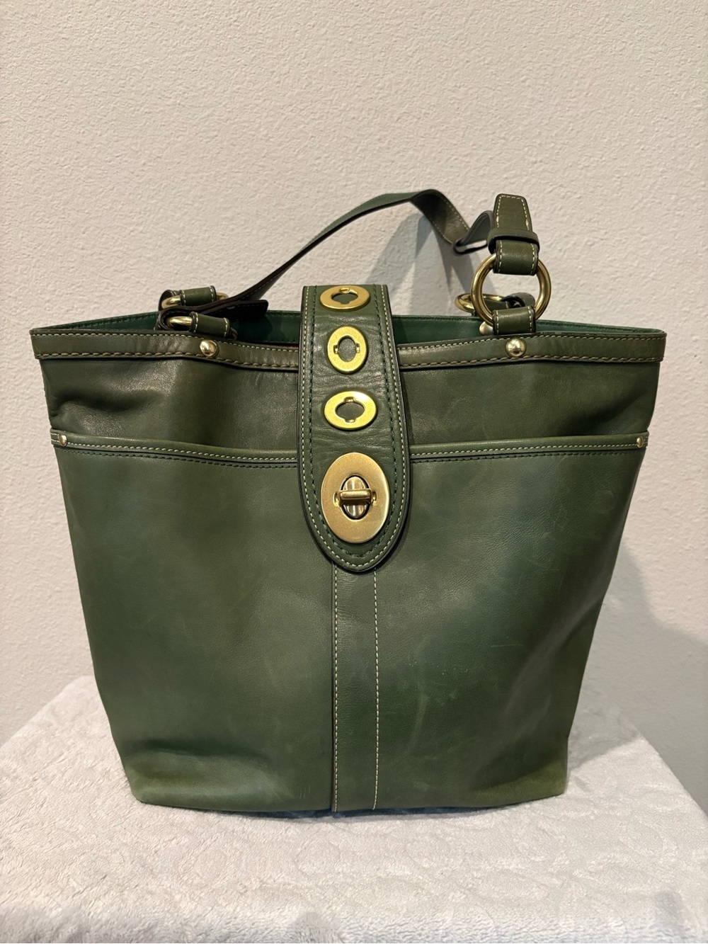 Coach Lily Legacy Tote in rare olive green vintage 2009